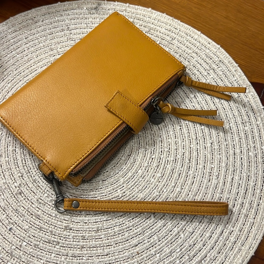 Lucky Wallet Wristlet Fits iPhone Pro